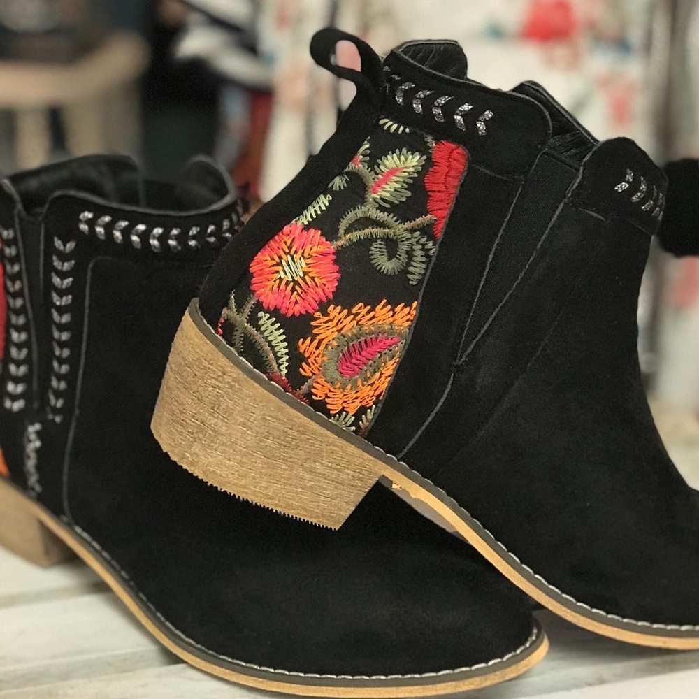 ✴️LAST ONE✴️ SIZE 7- WOMEN’S EMBROIDERED BOOTIES IN BLACK - Picture 7 of 9